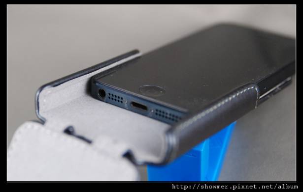 Targus Flip stand 的一點巧思讓掀蓋式 iPhone 5 保護套更好用