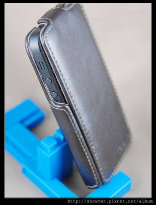 Targus Flip stand 的一點巧思讓掀蓋式 iPhone 5 保護套更好用