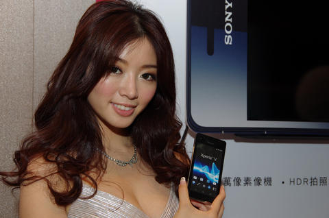 Sony 美型防水機 Xperia V 末日隔天正式開賣