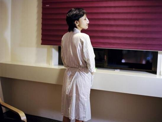 拍攝韓國醫院內整容後、未康復的女性