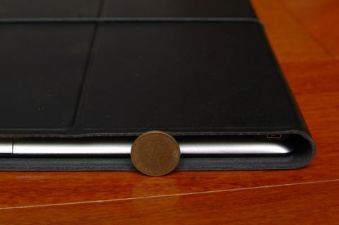 延續獨特舒捲設計，搭配多樣獨特配件的 Sony Xperia Tablet S 動手玩