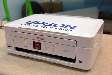 小巧、超值的雲端六合一列印機種 Epson XP-302