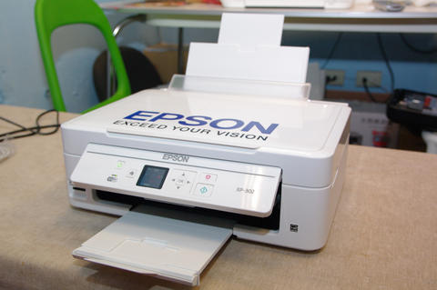 小巧、超值的雲端六合一列印機種 Epson XP-302