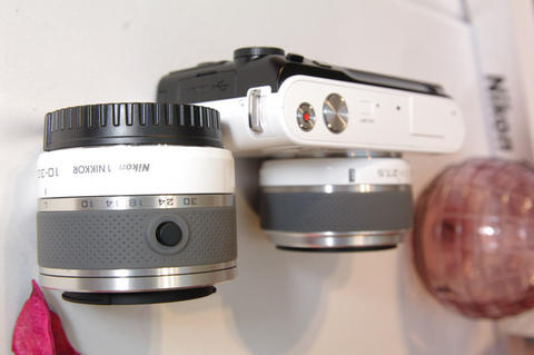 Nikon 1 J2 質感強化，新增多種創意濾鏡，同時加映小巧的 11-27.5mm 變焦鏡
