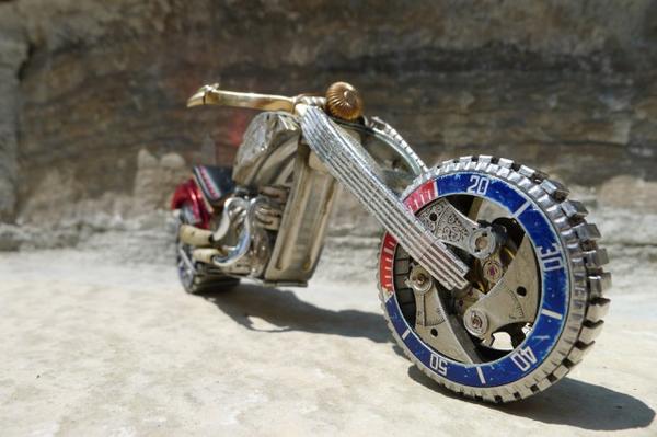 有型到爆錶！舊錶改裝復古摩托車