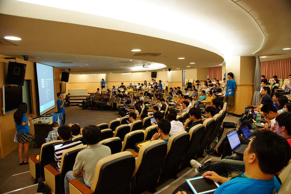 DrupalCamp 2012大會，提出行動網站製作新技術