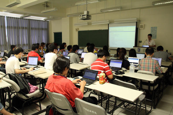 DrupalCamp 2012大會，提出行動網站製作新技術