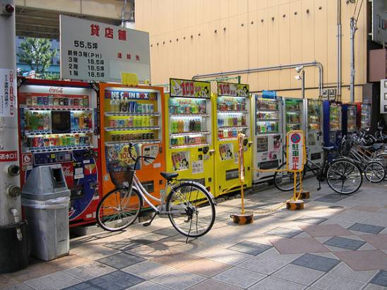 日本，販賣機與二次元美少女一樣多的國家
