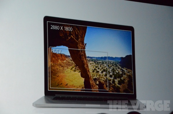 厚 2 公分、重 2 公斤、搭配獨顯與 Retina Display 版 15 吋  MacBook Pro 台幣 69,900 起