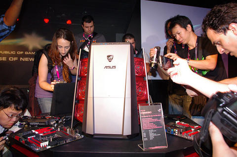 Computex 2012 ： ASUS 專為熱血玩家打造的 ROG TYTAN 桌機與 G 系列筆電