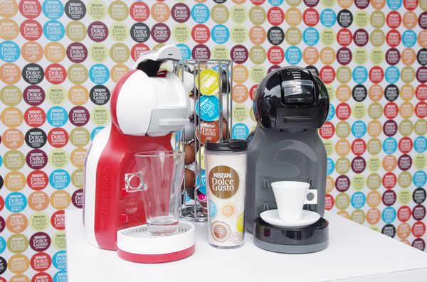 雀巢最小膠囊咖啡機 NESCAFE Dolce Gusto MINI ME 登台，僅需單手就可操作