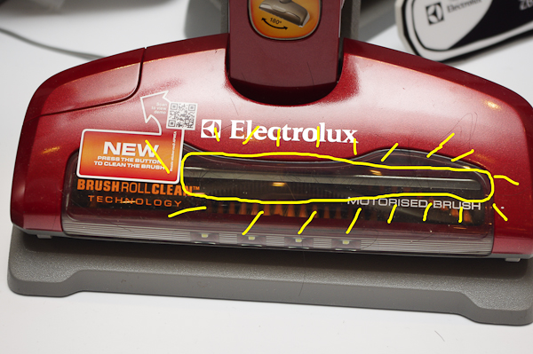 伊萊克斯完美管家吸塵器，再糾結的毛髮都幫你切光光！