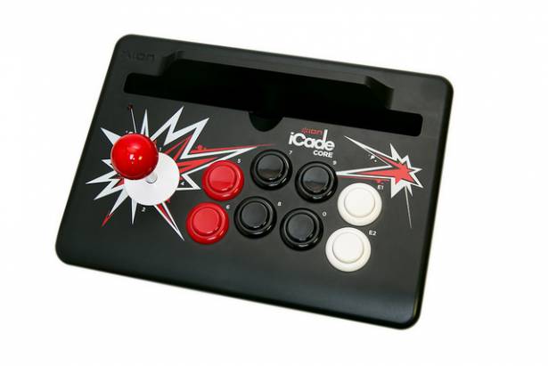 復古遊戲機台！iCade CORE 無線搖桿