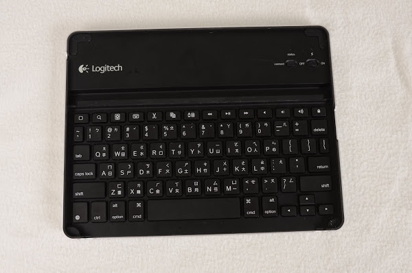 100年資訊月：Logitech ZAGG 鍵盤底座保護殼