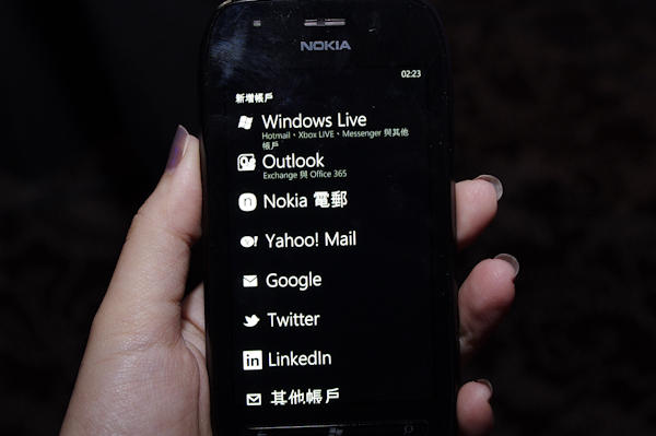 NOKIA Lumia 800、710 加上一堆週邊月底開始預購