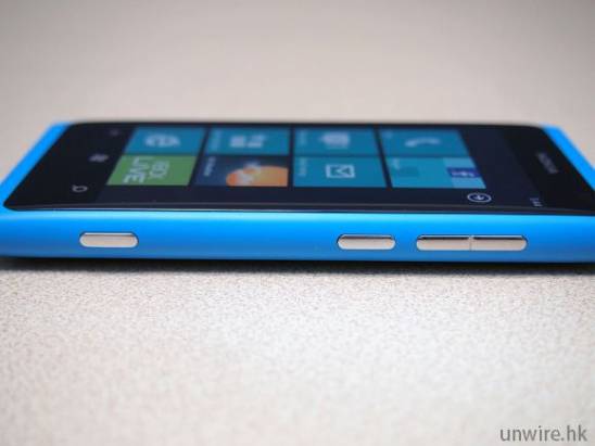 Nokia Lumia 800 動手玩（外型篇）