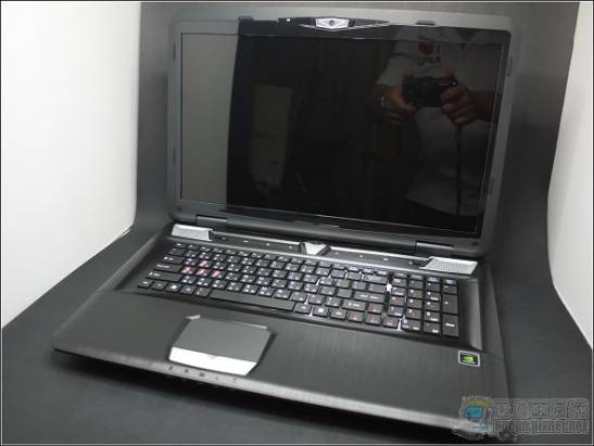 強悍如桌機的超級筆電---DOSPARA 格雷力 QF760