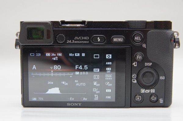 延續高階 NEX 精華搭配便利無比的旅遊鏡， Sony A6000 與 E PZ 18-105mm F4 G OSS 動手玩