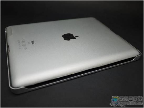 iPad也可以是變形平板！ Logitech iPad2專用隨行鍵盤保護殼