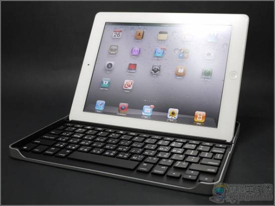 iPad也可以是變形平板！ Logitech iPad2專用隨行鍵盤保護殼
