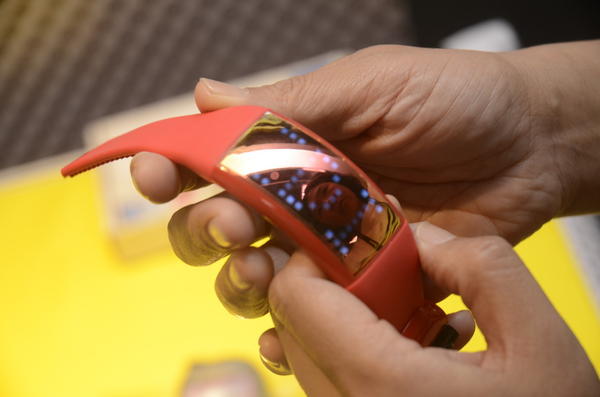 Computex 2014：從能夠顯示容量的隨身碟手錶，變身成為多功能的手環