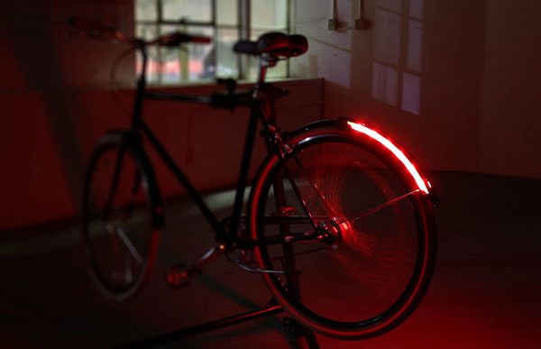 改變自行車照明觀念，利用輪胎當作車燈