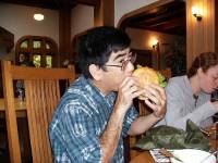 癮科學：「亞裔」美國人的認知不和諧靠嗑漢堡解決
