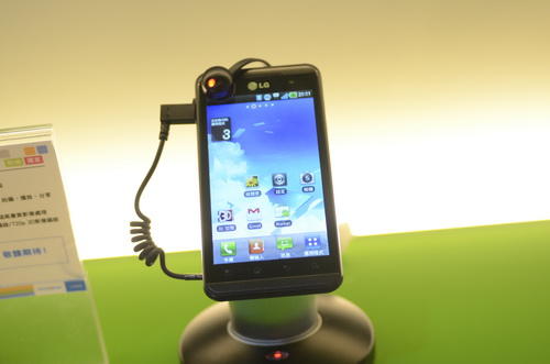 看到LG Optimus 3D以及SE Xperia mini手機蹤影，但不見HTC EVO 3D