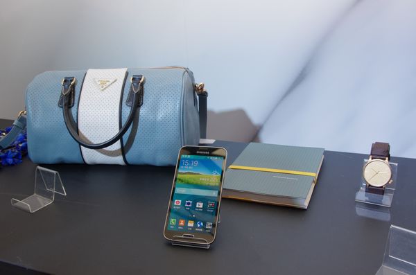 三星 Galaxy S5 啟用哈林作為形象代言， Gear 2 與 Gear Fit 將一同開賣