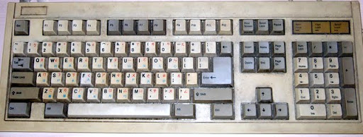 垃圾堆撿到的鍵盤 Monterey K108 ( 台灣藍軸 ? )