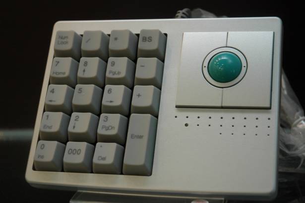 Computex 2009：ione元聚推出有背光的機械式鍵盤，以及空中滑鼠
