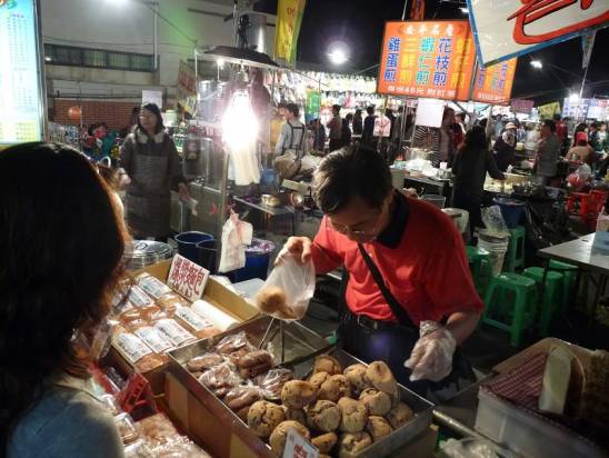 爆漿奶油餐包!