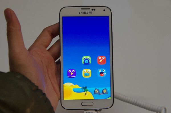 MWC 2014 ：三星 Galaxy S5 快速動手玩