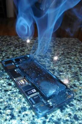 iPhone 5s 也出事? 無故著火, 展示燃燒實況 [圖庫]