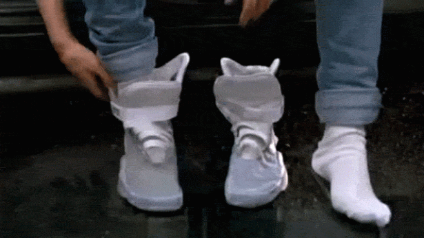 《回到未來》超炫 Nike「自動鞋帶」明年推出 [動圖]