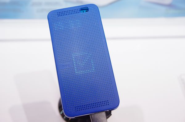 簡化相機與外觀工藝， HTC 於天翼手機交易會展出 One (M8)時尚版