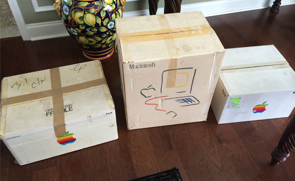 Apple 裝置就是耐用: 收藏 30 年, Mac 首次開箱和開機 [圖庫]