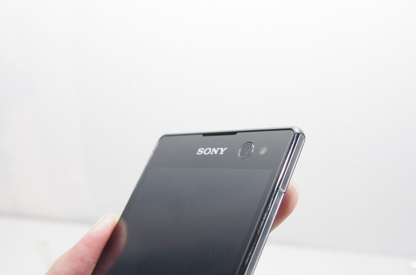 Sony 全頻旗艦 Xperia Z2a 在台上市，並發表具前自拍燈全頻機 Xperia C3