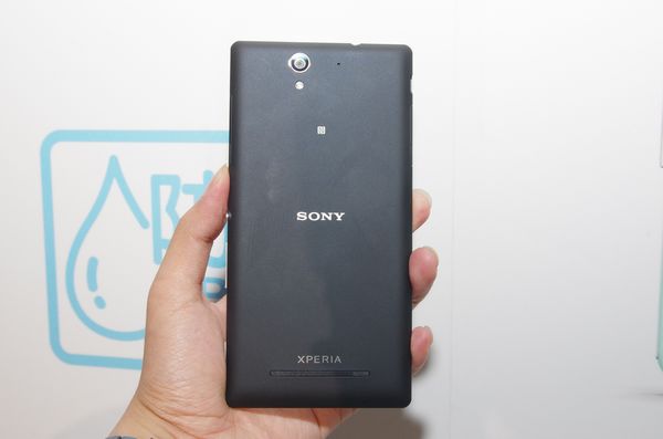 Sony 全頻旗艦 Xperia Z2a 在台上市，並發表具前自拍燈全頻機 Xperia C3