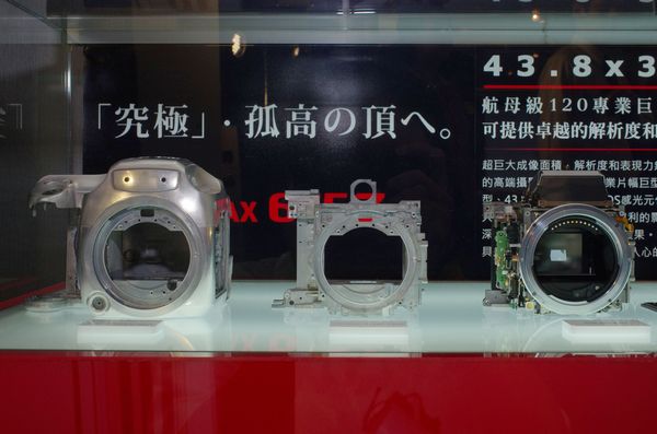 搭載全新的 50MP CMOS ， Pentax 645Z 數位 120 片幅相機在台推出