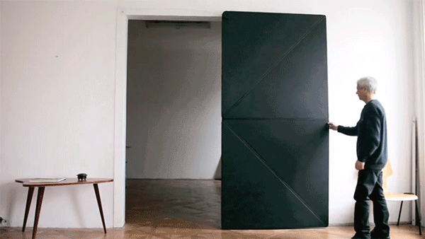 新形態開門方式：Flip Panel Door 旋轉門