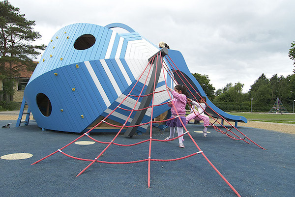 不只是兒童的遊樂設施，更是公共的裝置藝術