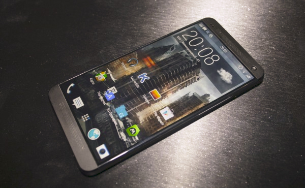 HTC One 2 實機正面也流出: 新Android按鈕, 超幼邊框