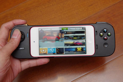 化 iPhone 為遊戲機的第一步， Logitech G550 Power Shell 外接搖桿動手玩