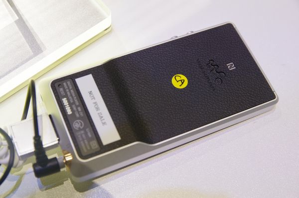 Sony 發燒級 Walkman ZX-1 在台正式推出，主打音響用料與 128GB 內建儲存