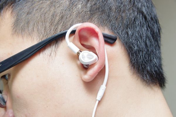 電音 DJ 監聽耳機不再只有耳罩耳機， Pioneer 針對專業 DJ 監聽的耳道耳機 DJE-1500 、 DJE-2000 動手玩