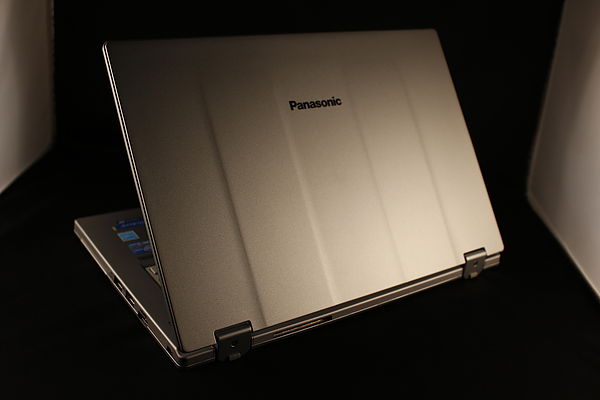 360度旋轉 Panasonic CF-AX2 強固平板/筆電