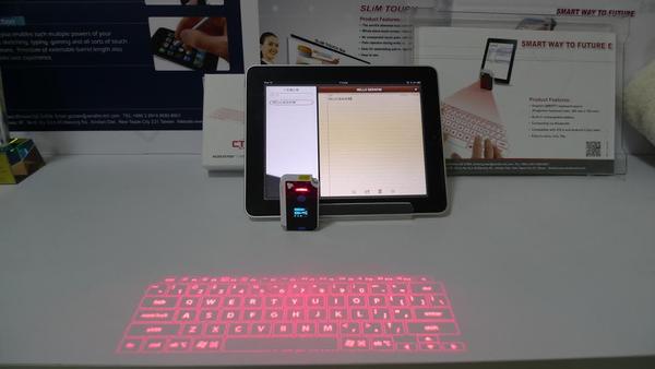 最吸睛的雷射投影虛擬鍵盤，最帥氣的使用效果，最重要的是…終於拗到可以在台灣以最優惠的價格來進行預購了