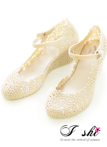 《I-shi》甜美系．鏤空蕾絲花朵釦帶果凍楔型鞋(杏)