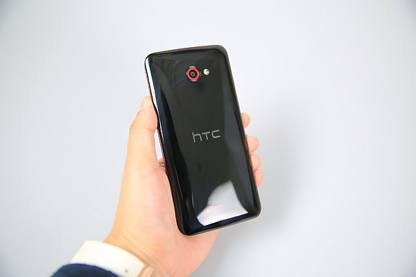 HTC 閃亮黑蝴蝶S 9060雙卡雙待雙通 開箱實測